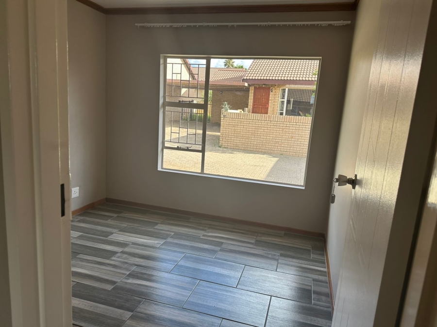 To Let 3 Bedroom Property for Rent in Pentagon Park Free State